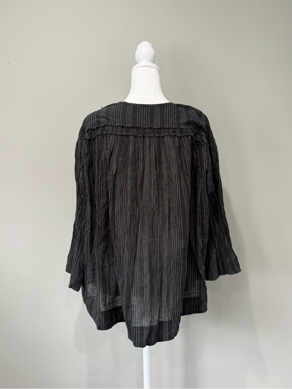 Vince Variegated Vertical Stripe Black & White Flowy Blouse - Picture 3 of 5